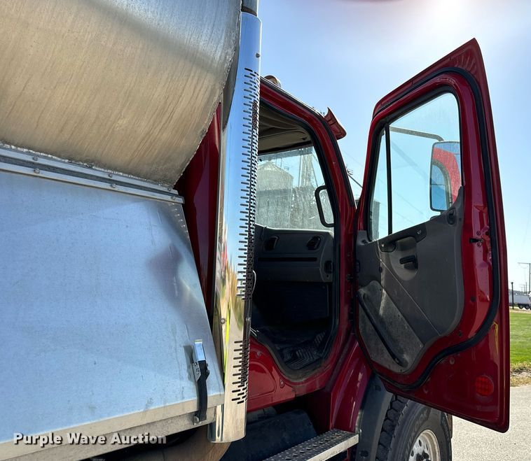 image for item DT2047 2011 Freightliner  Business Class M2  feed delivery truck 