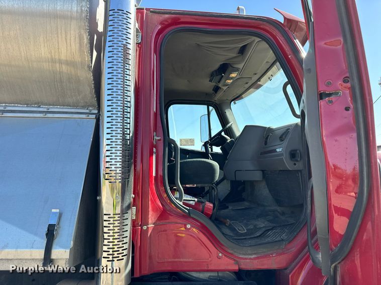 image for item DT2047 2011 Freightliner  Business Class M2  feed delivery truck 