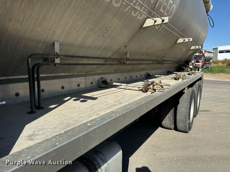 image for item DT2048 2007 Sterling  Acterra feed delivery truck