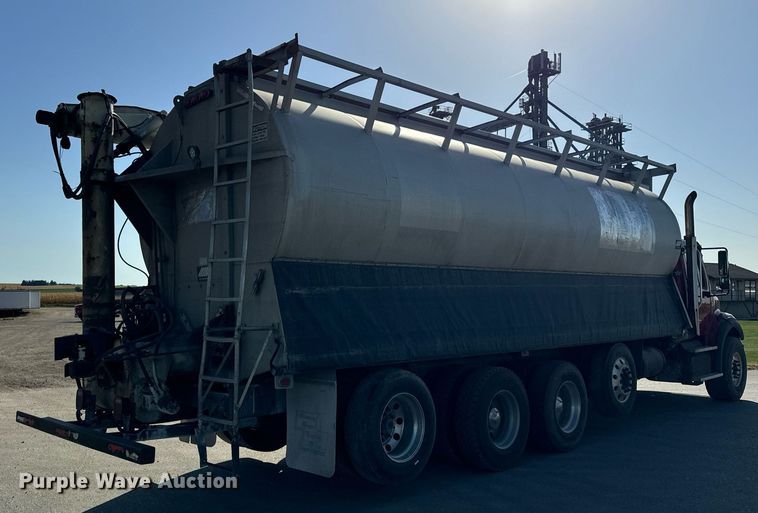 image for item DT2049 2013 Freightliner  Business Class M2 feed delivery truck