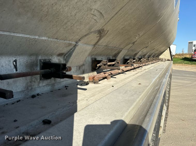 image for item DT2049 2013 Freightliner  Business Class M2 feed delivery truck