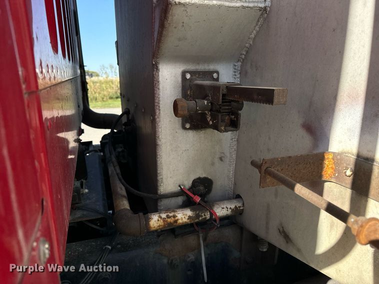 image for item DT2049 2013 Freightliner  Business Class M2 feed delivery truck