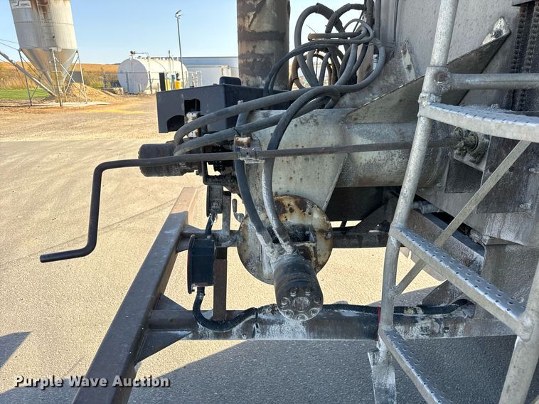 image for item DT2049 2013 Freightliner  Business Class M2 feed delivery truck