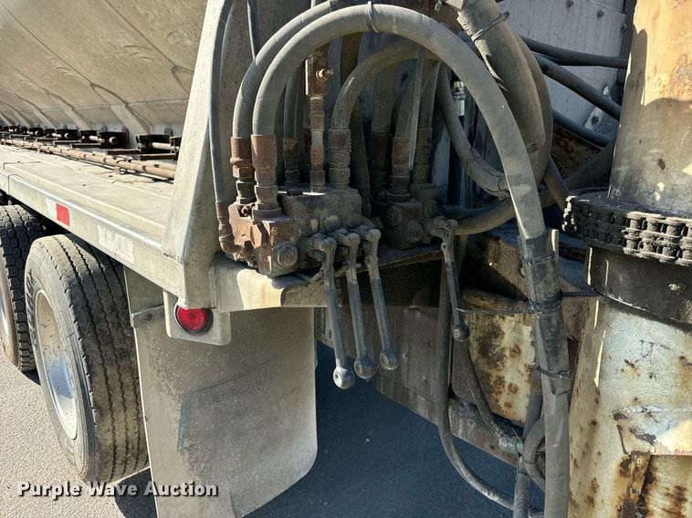 image for item DT2049 2013 Freightliner  Business Class M2 feed delivery truck