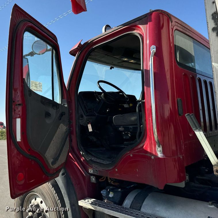 image for item DT2049 2013 Freightliner  Business Class M2 feed delivery truck