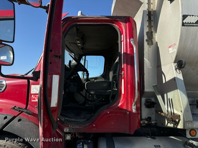 image for item DT2049 2013 Freightliner  Business Class M2 feed delivery truck