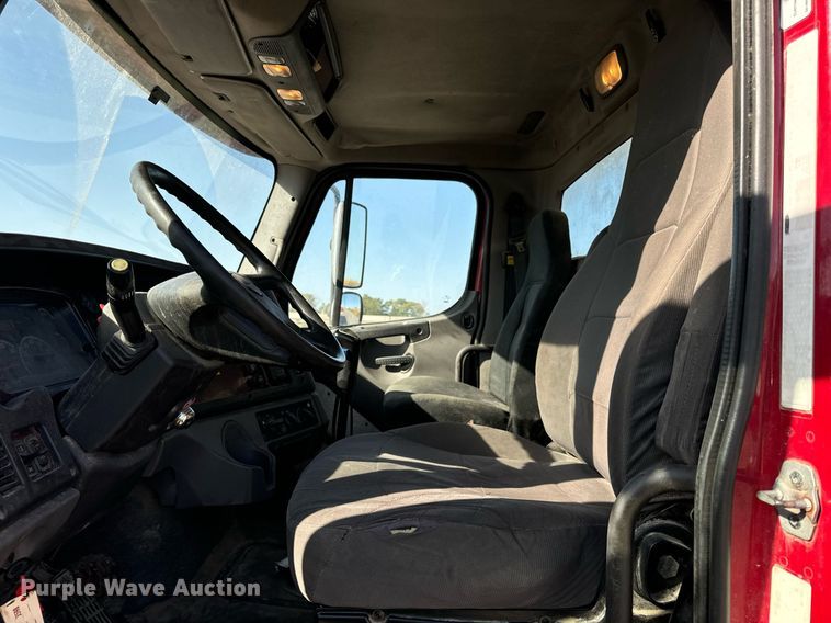 image for item DT2049 2013 Freightliner  Business Class M2 feed delivery truck