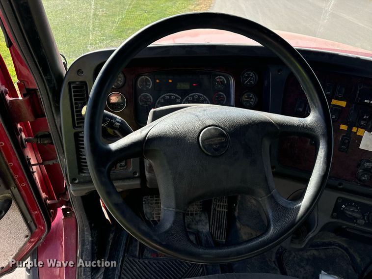 image for item DT2049 2013 Freightliner  Business Class M2 feed delivery truck