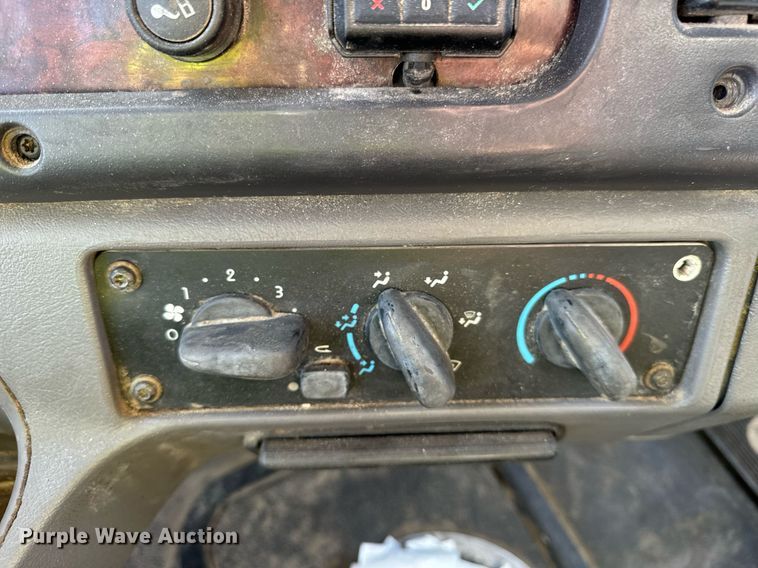 image for item DT2049 2013 Freightliner  Business Class M2 feed delivery truck