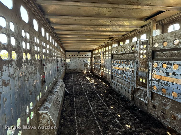 image for item DU3034 2022 EBY livestock trailer