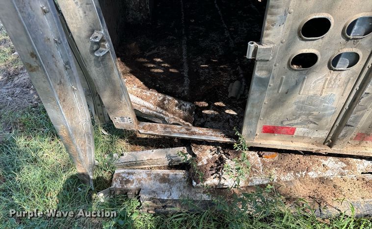 image for item DU3034 2022 EBY livestock trailer