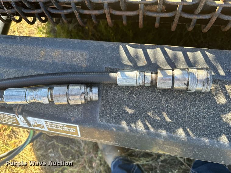 image for item DV2815 Flip screen BL-65 skid steer flip screen bucket