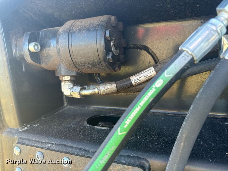 image for item DV2815 Flip screen BL-65 skid steer flip screen bucket