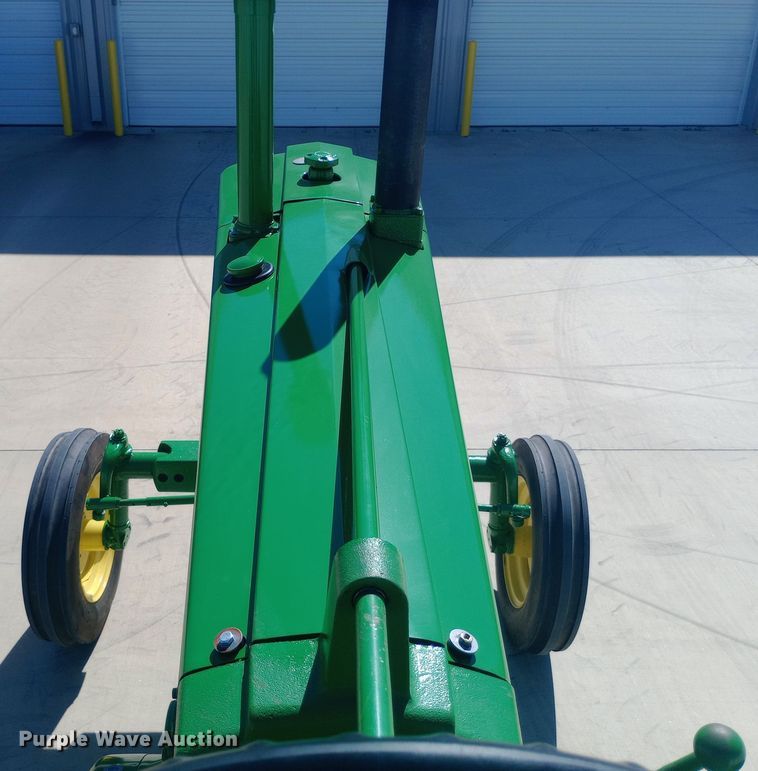 image for item DW0759 1957 John Deere  620 tractor