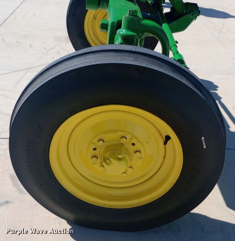 image for item DW0759 1957 John Deere  620 tractor