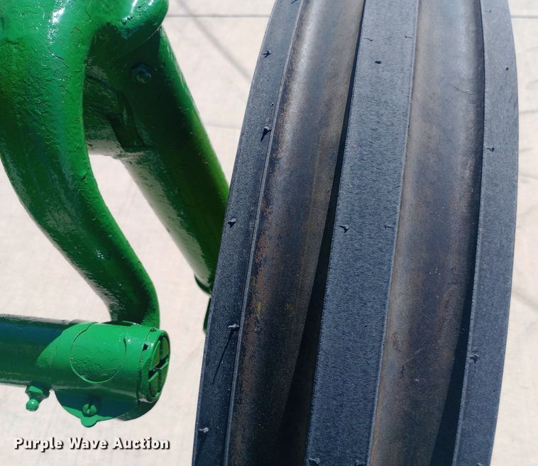 image for item DW0759 1957 John Deere  620 tractor