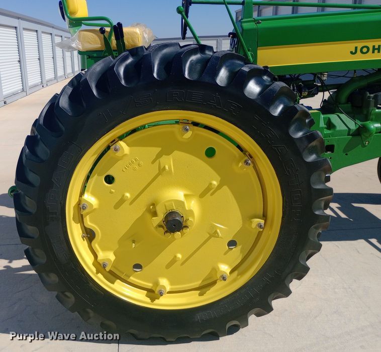 image for item DW0759 1957 John Deere  620 tractor