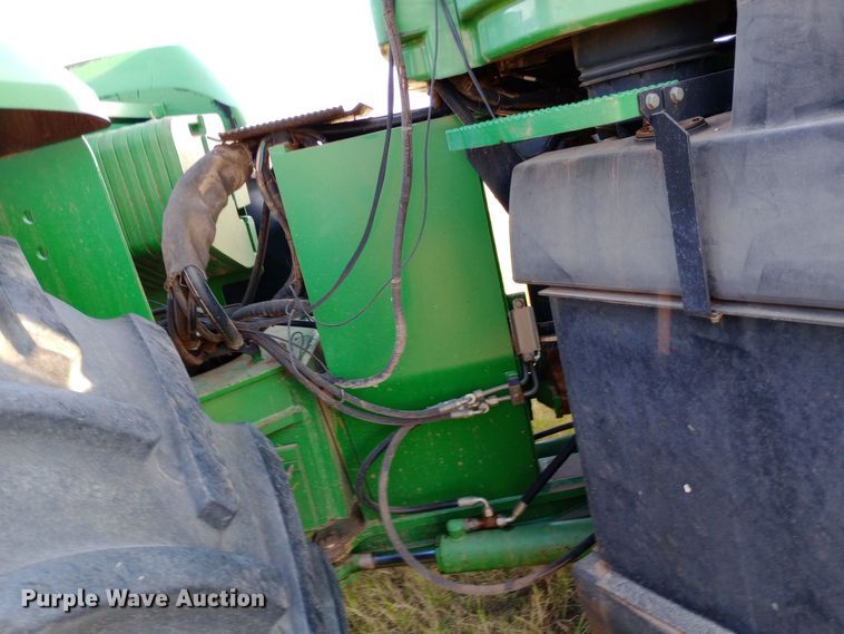 image for item DW0785 1998 John Deere 9400 4WD tractor