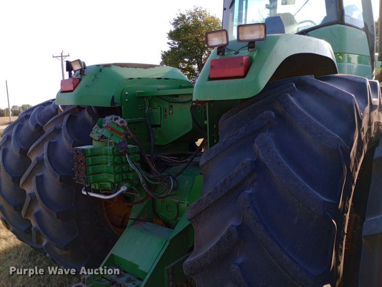 image for item DW0785 1998 John Deere 9400 4WD tractor