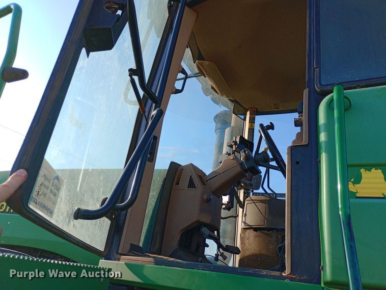 image for item DW0785 1998 John Deere 9400 4WD tractor