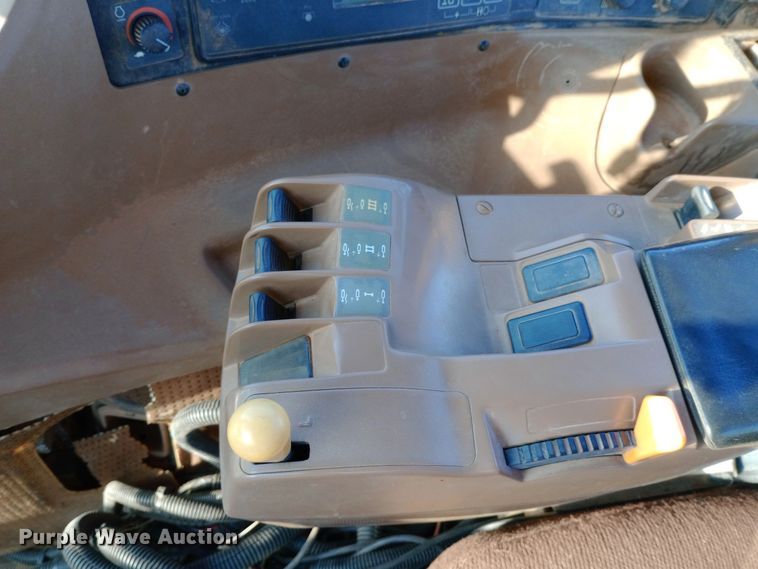 image for item DW0785 1998 John Deere 9400 4WD tractor