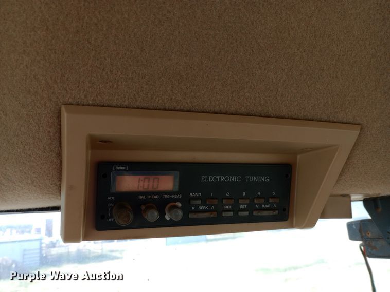 image for item DW0785 1998 John Deere 9400 4WD tractor