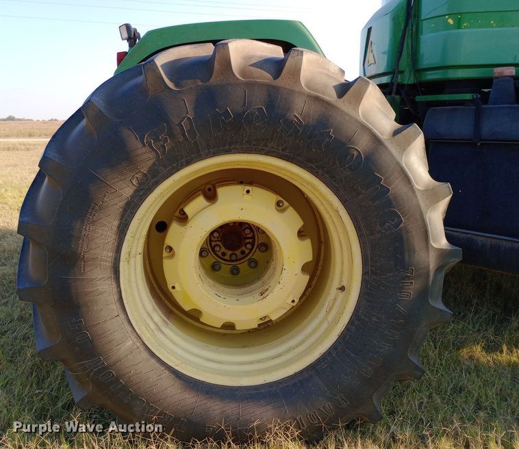 image for item DW0785 1998 John Deere 9400 4WD tractor