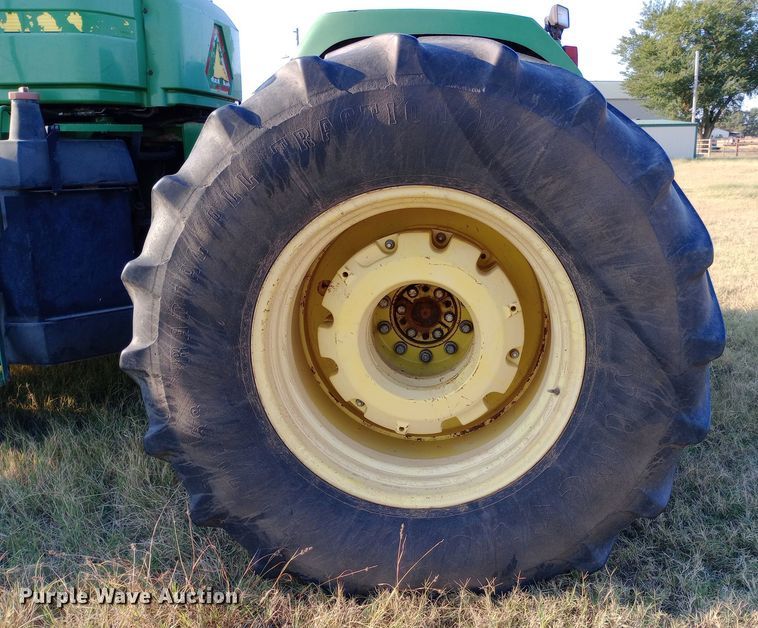 image for item DW0785 1998 John Deere 9400 4WD tractor