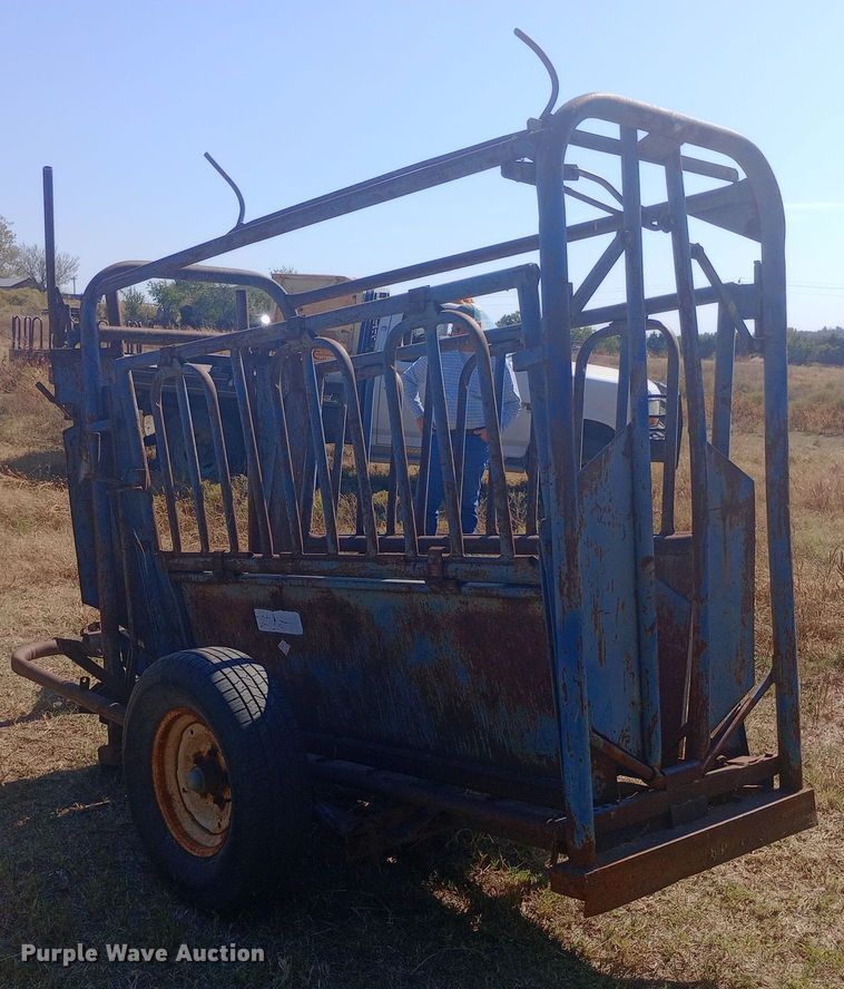 image for item DW0817 Priefert squeeze chute