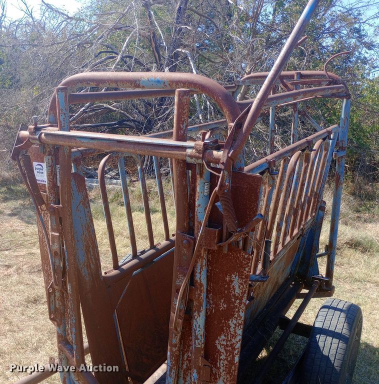 image for item DW0817 Priefert squeeze chute