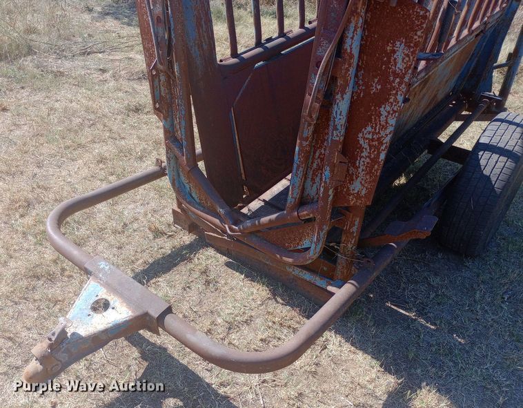 image for item DW0817 Priefert squeeze chute