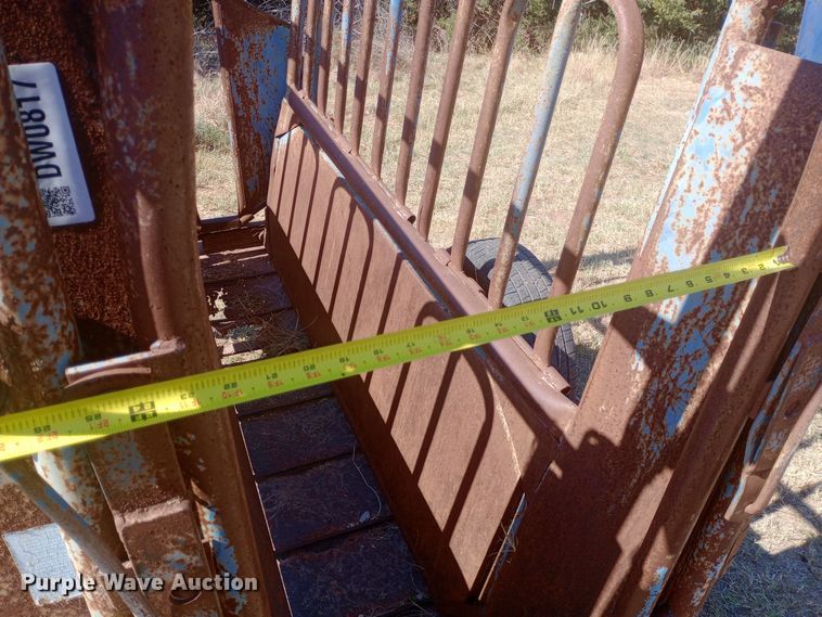 image for item DW0817 Priefert squeeze chute