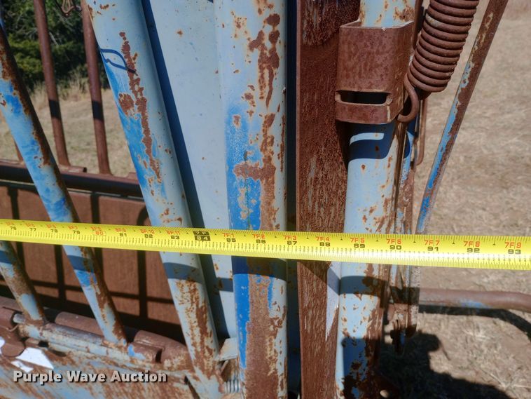 image for item DW0817 Priefert squeeze chute