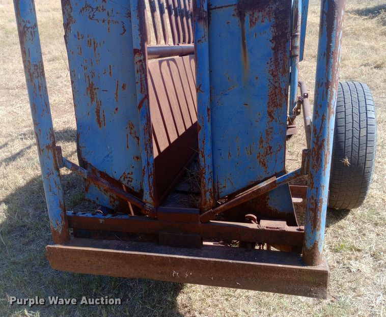 image for item DW0817 Priefert squeeze chute