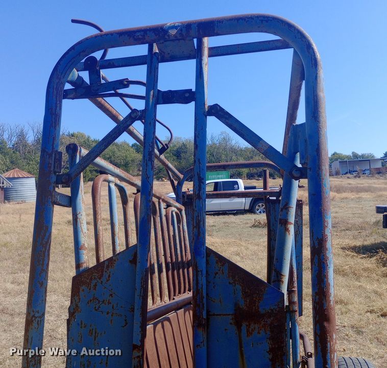 image for item DW0817 Priefert squeeze chute