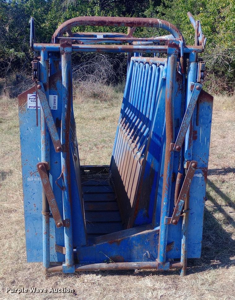 image for item DW0818 Priefert squeeze chute