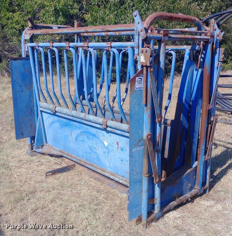 image for item DW0818 Priefert squeeze chute