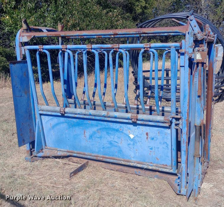 image for item DW0818 Priefert squeeze chute