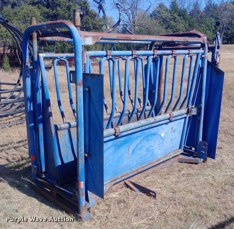 image for item DW0818 Priefert squeeze chute