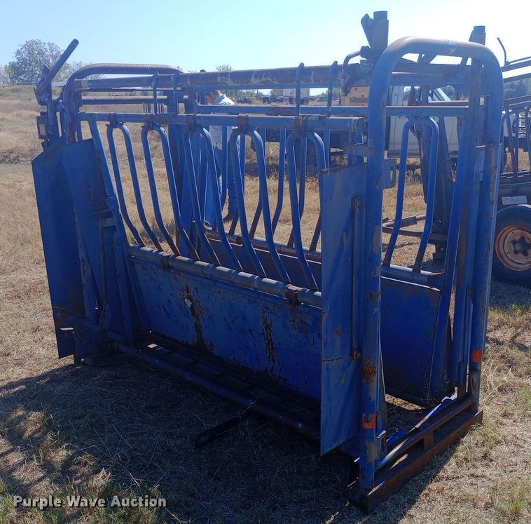 image for item DW0818 Priefert squeeze chute