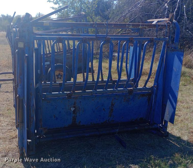 image for item DW0818 Priefert squeeze chute