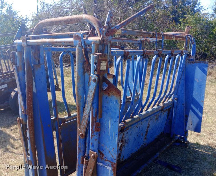 image for item DW0818 Priefert squeeze chute