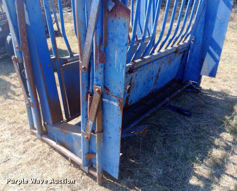 image for item DW0818 Priefert squeeze chute