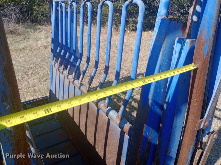 image for item DW0818 Priefert squeeze chute