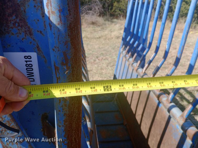 image for item DW0818 Priefert squeeze chute