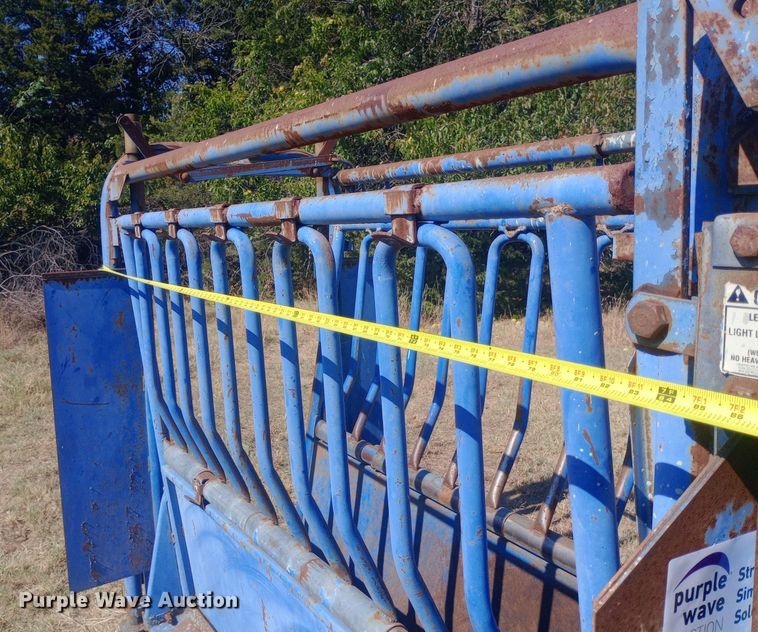 image for item DW0818 Priefert squeeze chute