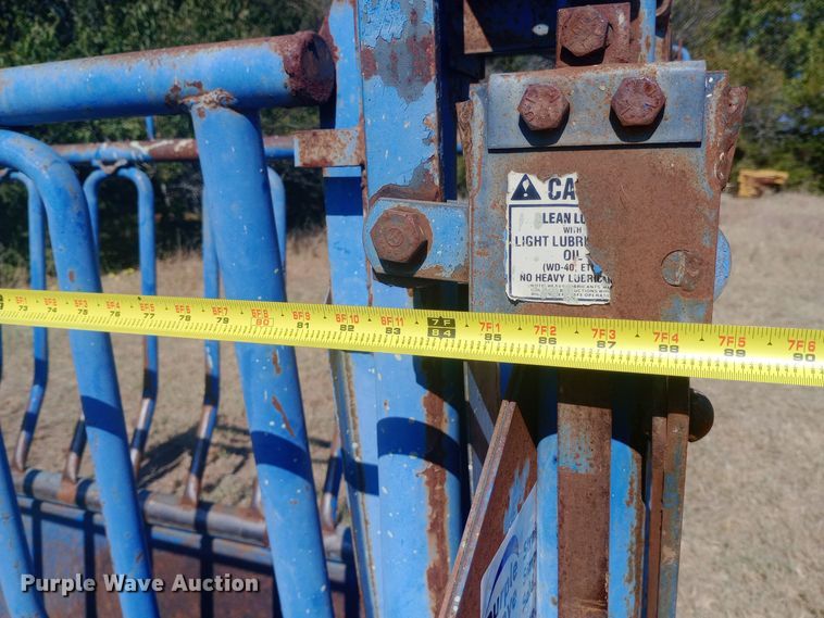 image for item DW0818 Priefert squeeze chute