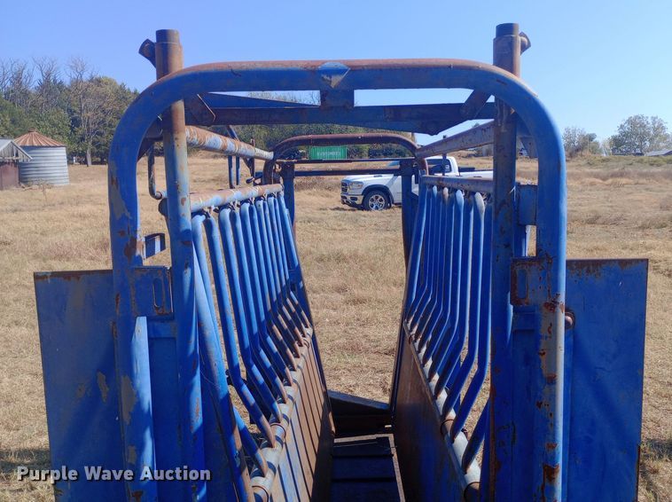 image for item DW0818 Priefert squeeze chute