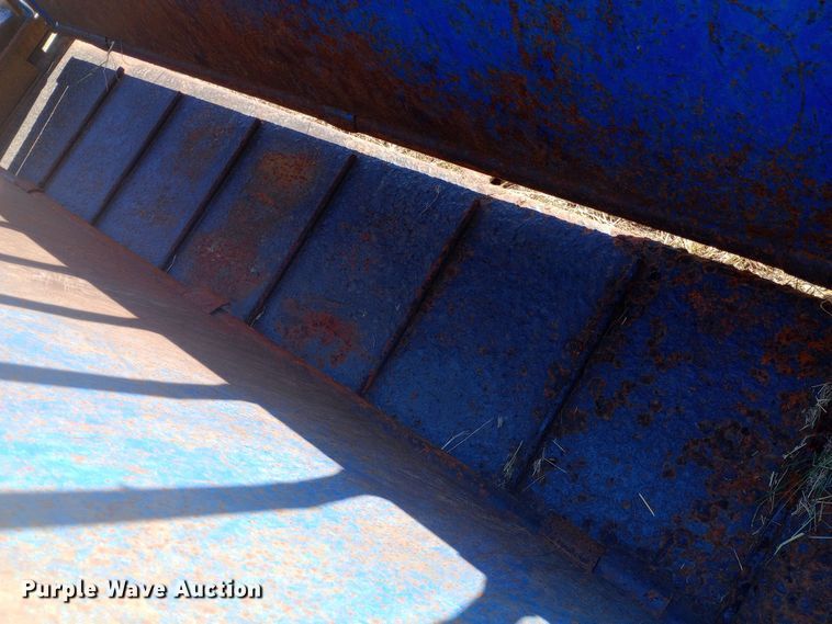 image for item DW0818 Priefert squeeze chute