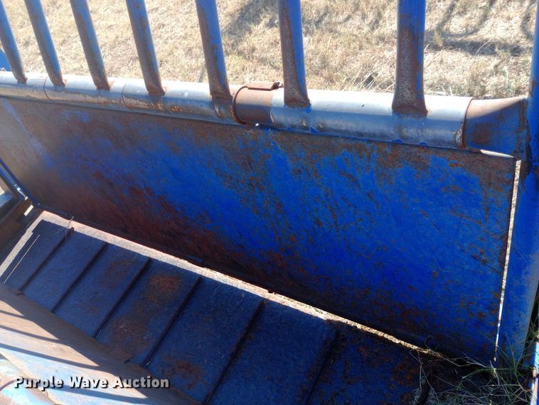 image for item DW0818 Priefert squeeze chute